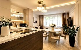 Psie Budy Apartment -200M Main Square